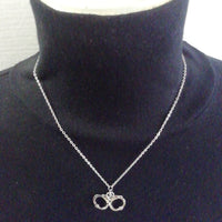 Collier avec une Paire de Menotte