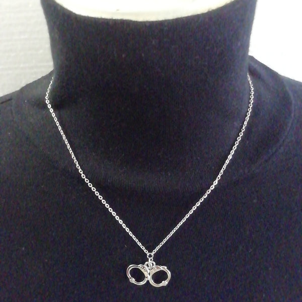 Collier avec une Paire de Menotte