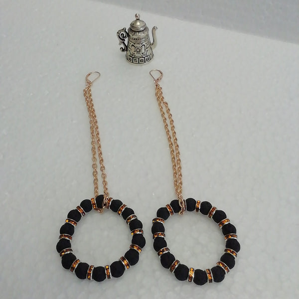 Boucles d'Oreilles Poinçonnées avec Chaînette Plaquée Or Rose et Deux Anneaux en Perles de Lave Noire Naturelle Strass Orange