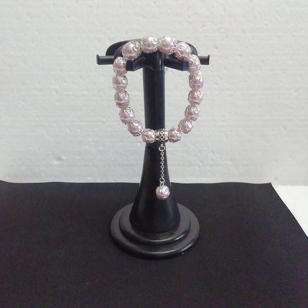 Bracelet avec Perles Roses Pâles Décorées de Paniers Argentés