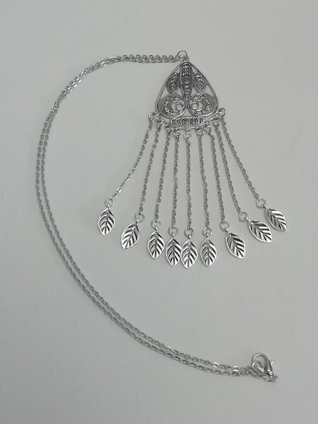 Collier avec Breloque et 9 feuilles